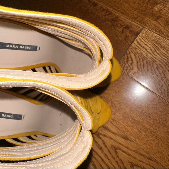 Caged suede heels - Picture 4 of 10